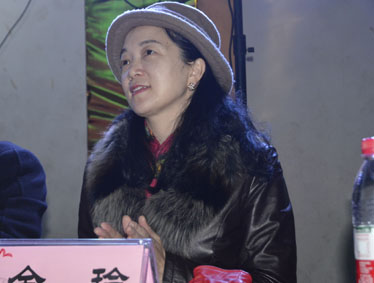 羊歌盛世方报捷，猴舞新春又呈祥