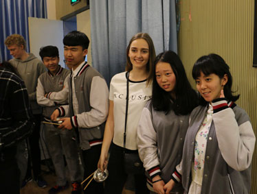 丹麦多宁蓝德高中师生来校交流